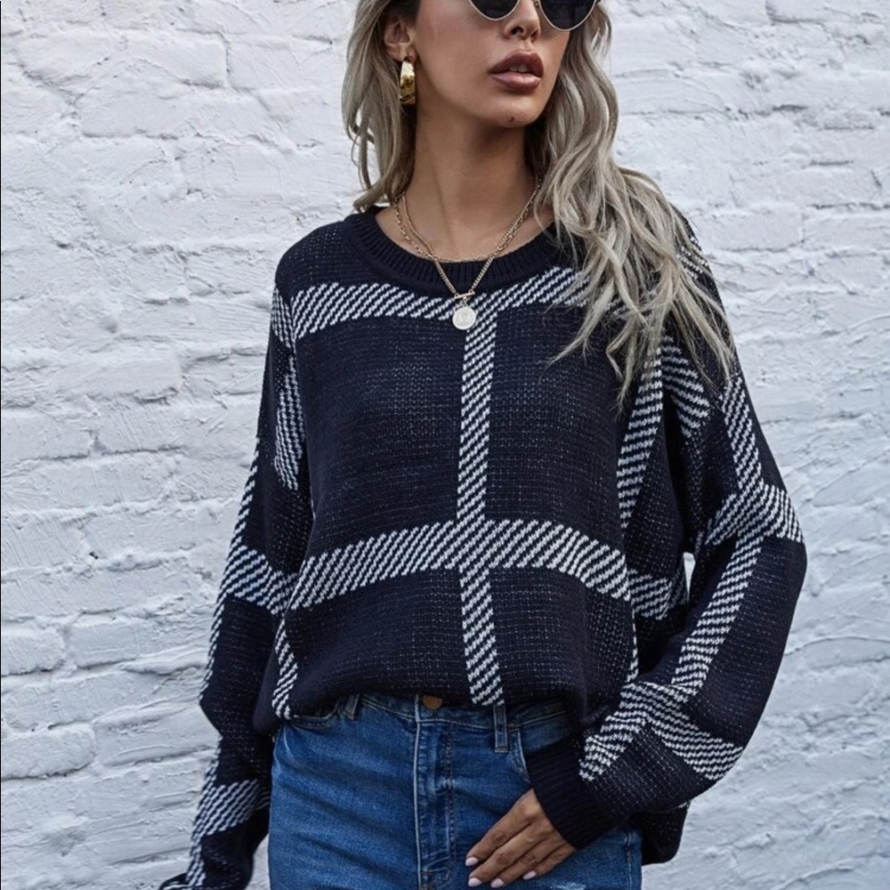 B/W PLAID DROP SHOULDER OVERSIZED SWEATER - Picture 5 of 9